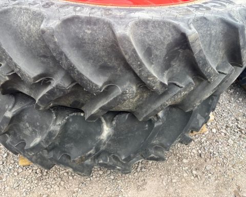 Row crop wheels 380/85xR38& 320/85xR28