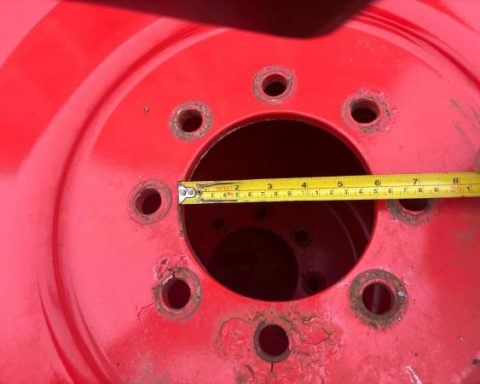 Row crop wheels 380/85xR38& 320/85xR28