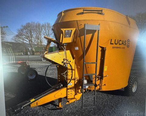 Lucas Spirmix 100S Pull-type feed mixer