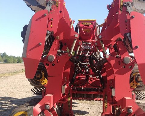 Vaderstad Carrier CR 820