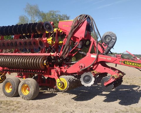 Vaderstad Carrier CR 820