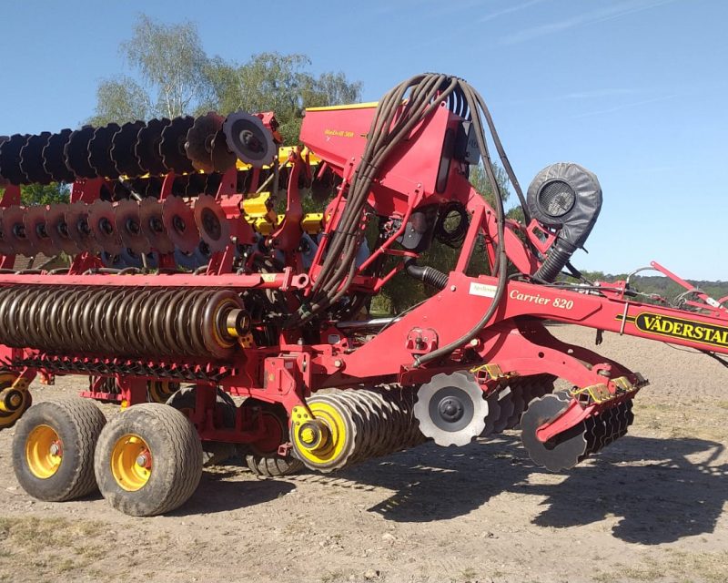 Vaderstad Carrier CR 820