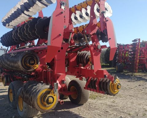 Vaderstad Carrier CR 820