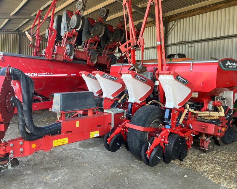 Kverneland Optima TFprofi 8 row trailed maize planter.