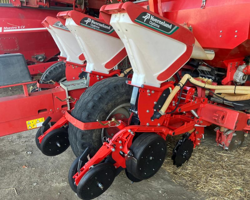 Kverneland Optima TFprofi 8 row trailed maize planter.
