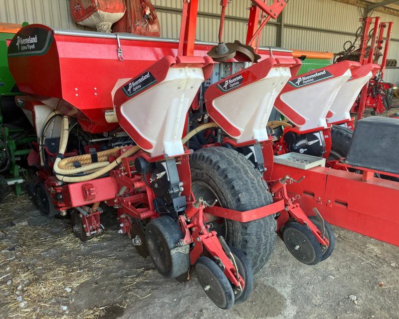 Kverneland Optima TFprofi 8 row trailed maize planter.