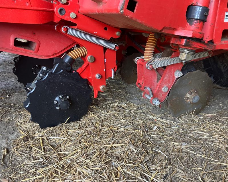 Kverneland Optima TFprofi 8 row trailed maize planter.