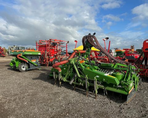 Amazone KG 4002-2 c/w: Avant 4002-2