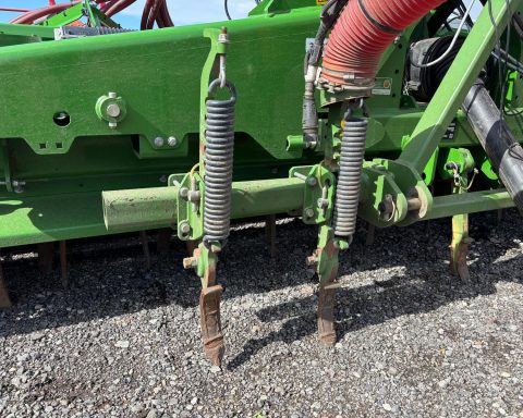 Amazone KG 4002-2 c/w: Avant 4002-2