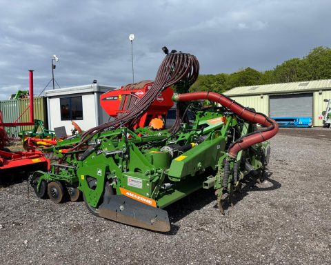 Amazone KG 4002-2 c/w: Avant 4002-2