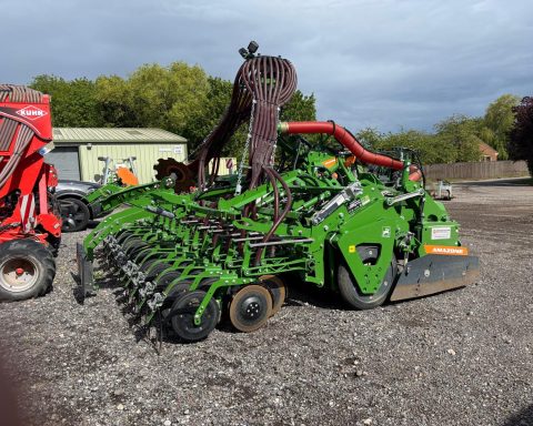 Amazone KG 4002-2 c/w: Avant 4002-2