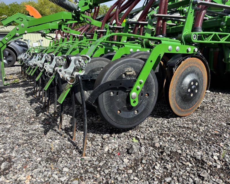 Amazone KG 4002-2 c/w: Avant 4002-2