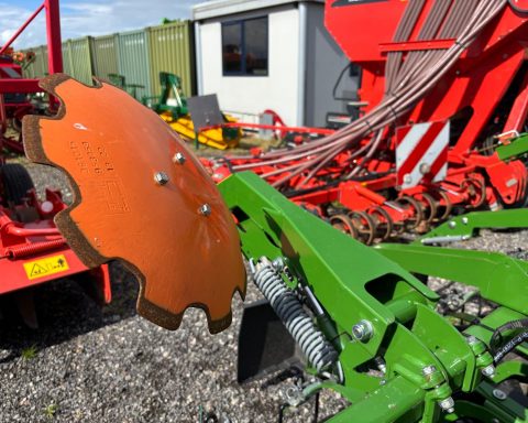Amazone KG 4002-2 c/w: Avant 4002-2