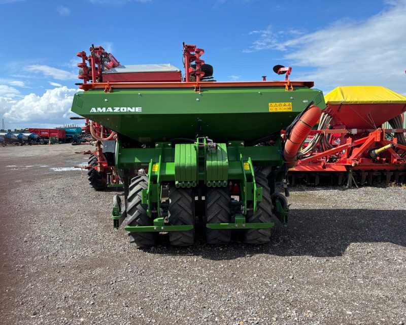 Amazone KG 4002-2 c/w: Avant 4002-2