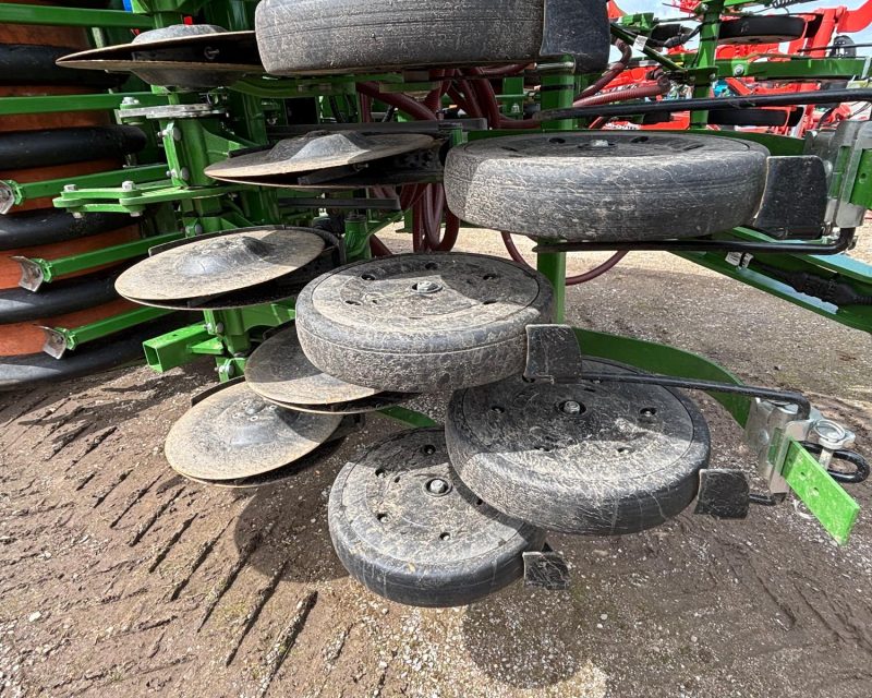 Amazone KG 4002-2 c/w: Avant 4002-2