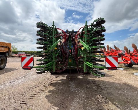 Amazone KG 4002-2 c/w: Avant 4002-2