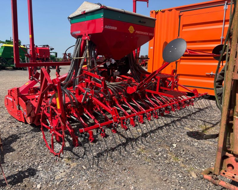 Kuhn HR4004 c/w 4m Accord