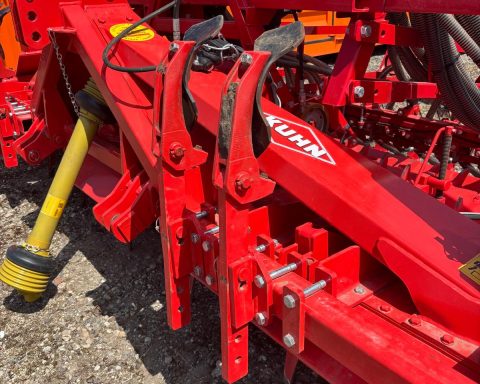 Kuhn HR4004 c/w 4m Accord