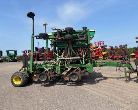 John Deere 750A
