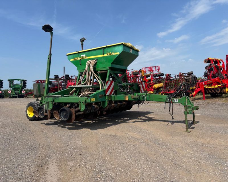 John Deere 750A
