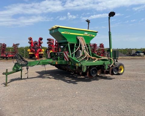 John Deere 750A