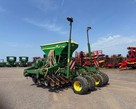 John Deere 750A