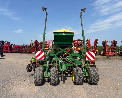 John Deere 750A
