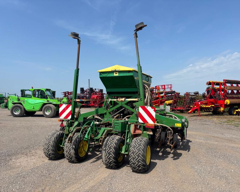 John Deere 750A