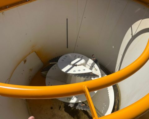 Lucas Spirmix 100S Pull-type feed mixer