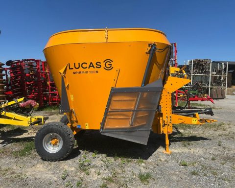 Lucas Spirmix 100S Pull-type feed mixer