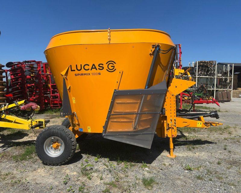 Lucas Spirmix 100S Pull-type feed mixer