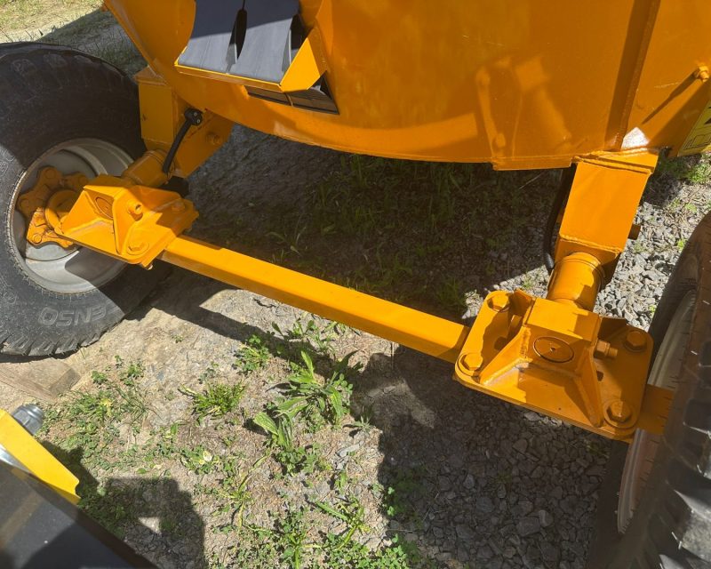Lucas Spirmix 100S Pull-type feed mixer