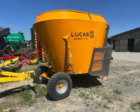 Lucas Spirmix 100S Pull-type feed mixer