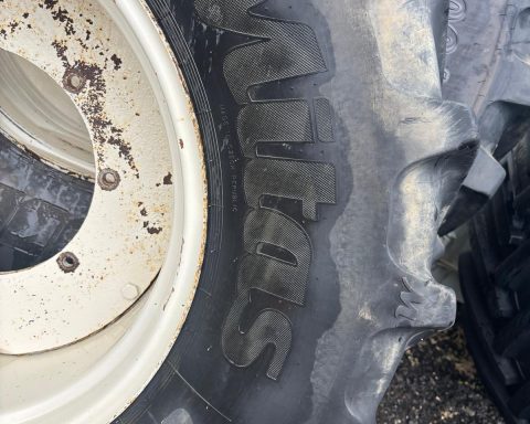 Pair of 540/65xR28 wheels