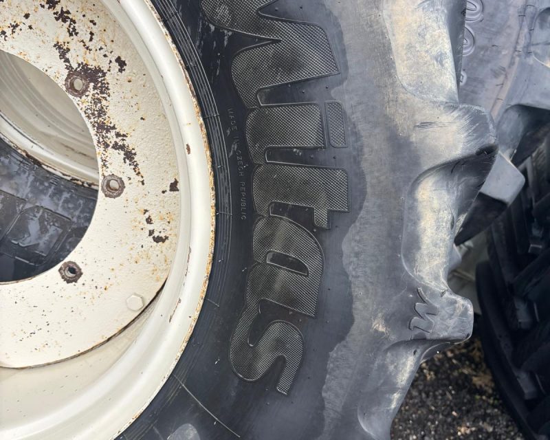 Pair of 540/65xR28 wheels