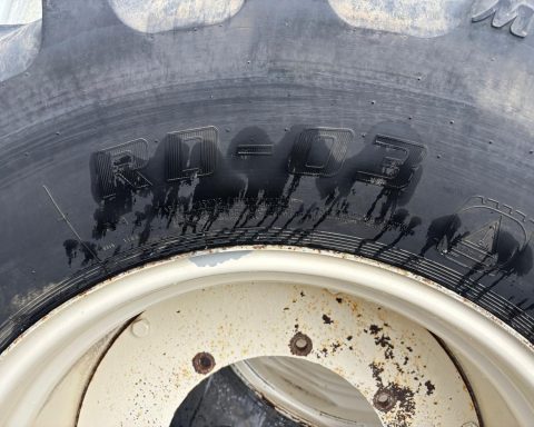 Pair of 540/65xR28 wheels