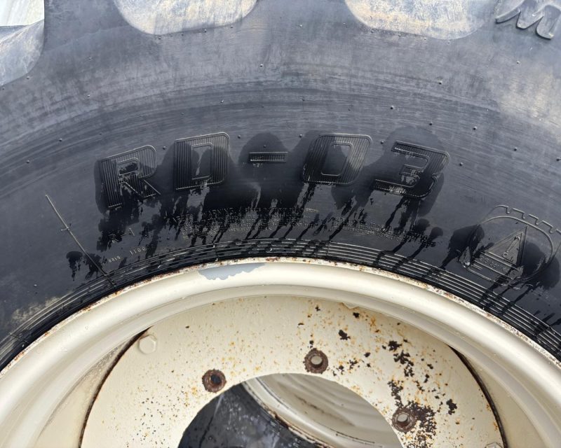 Pair of 540/65xR28 wheels