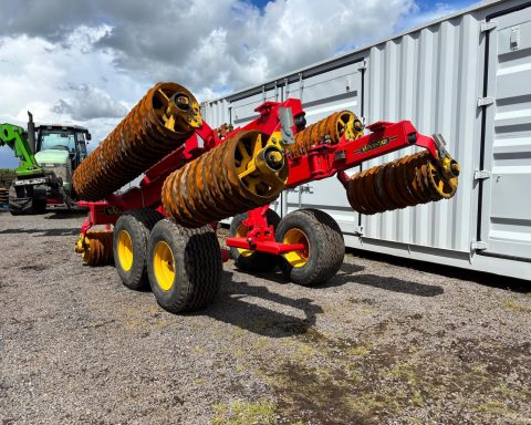 Vaderstad Rexius RS 820 Cambridge