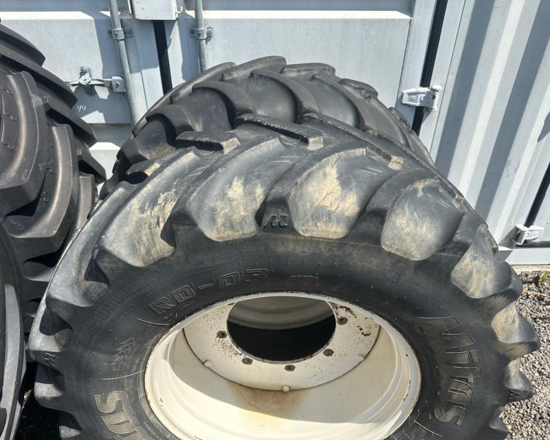 Pair of 540/65xR28 wheels