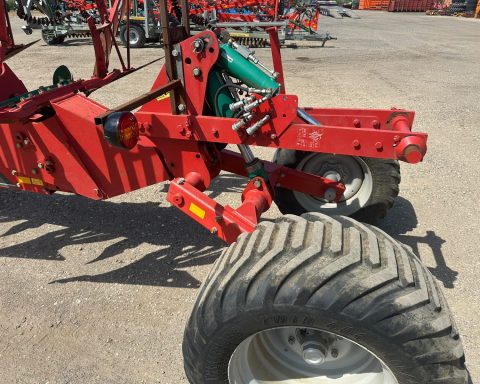 Kverneland RW-100 8+4