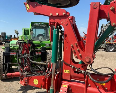 Kverneland RW-100 8+4