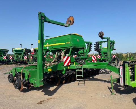 John Deere 750A