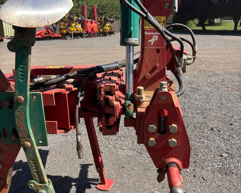 Kverneland RW-100 8+4