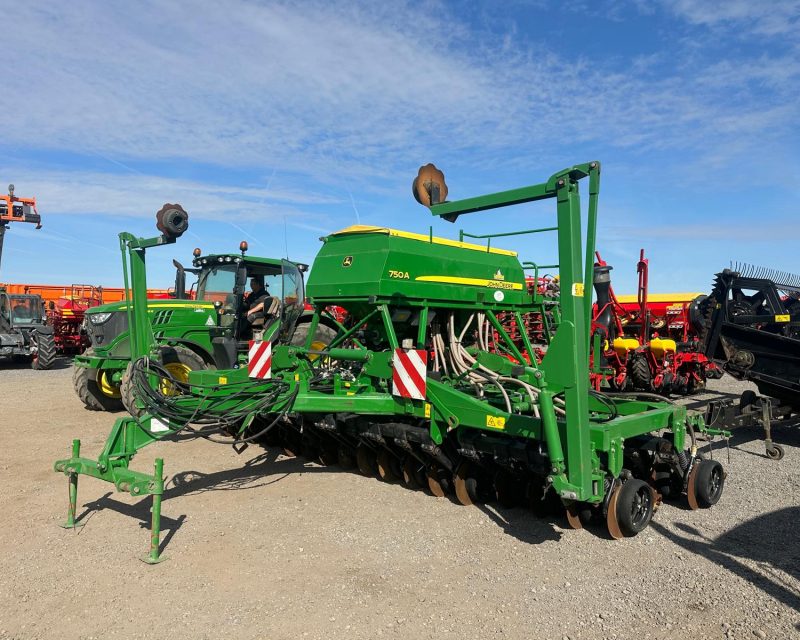 John Deere 750A 6m