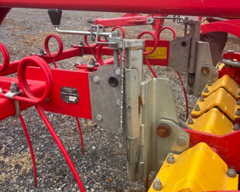 Vaderstad Carrier 650 straw harrow