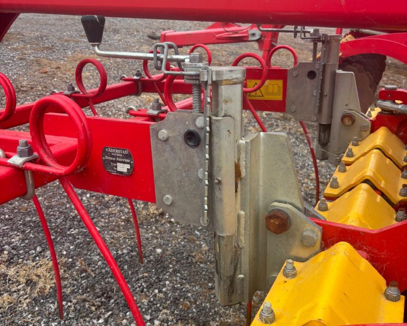 Vaderstad Carrier 650 straw harrow