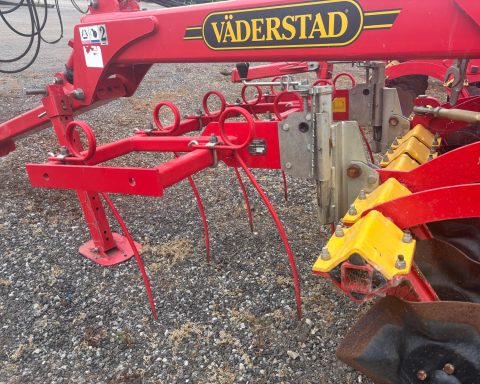 Vaderstad Carrier 650 straw harrow