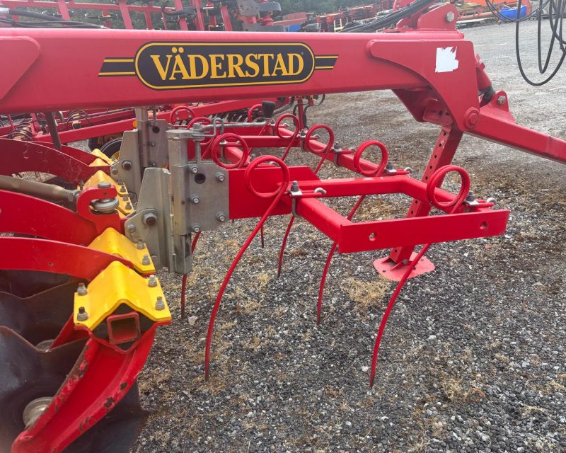 Vaderstad Carrier 650 straw harrow
