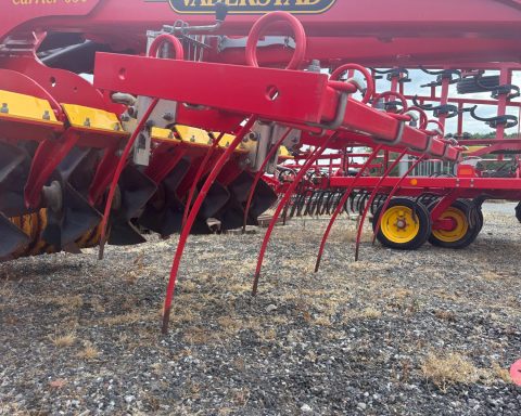 Vaderstad Carrier 650 straw harrow