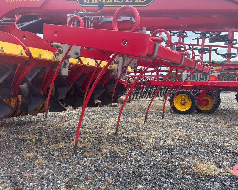 Vaderstad Carrier 650 straw harrow